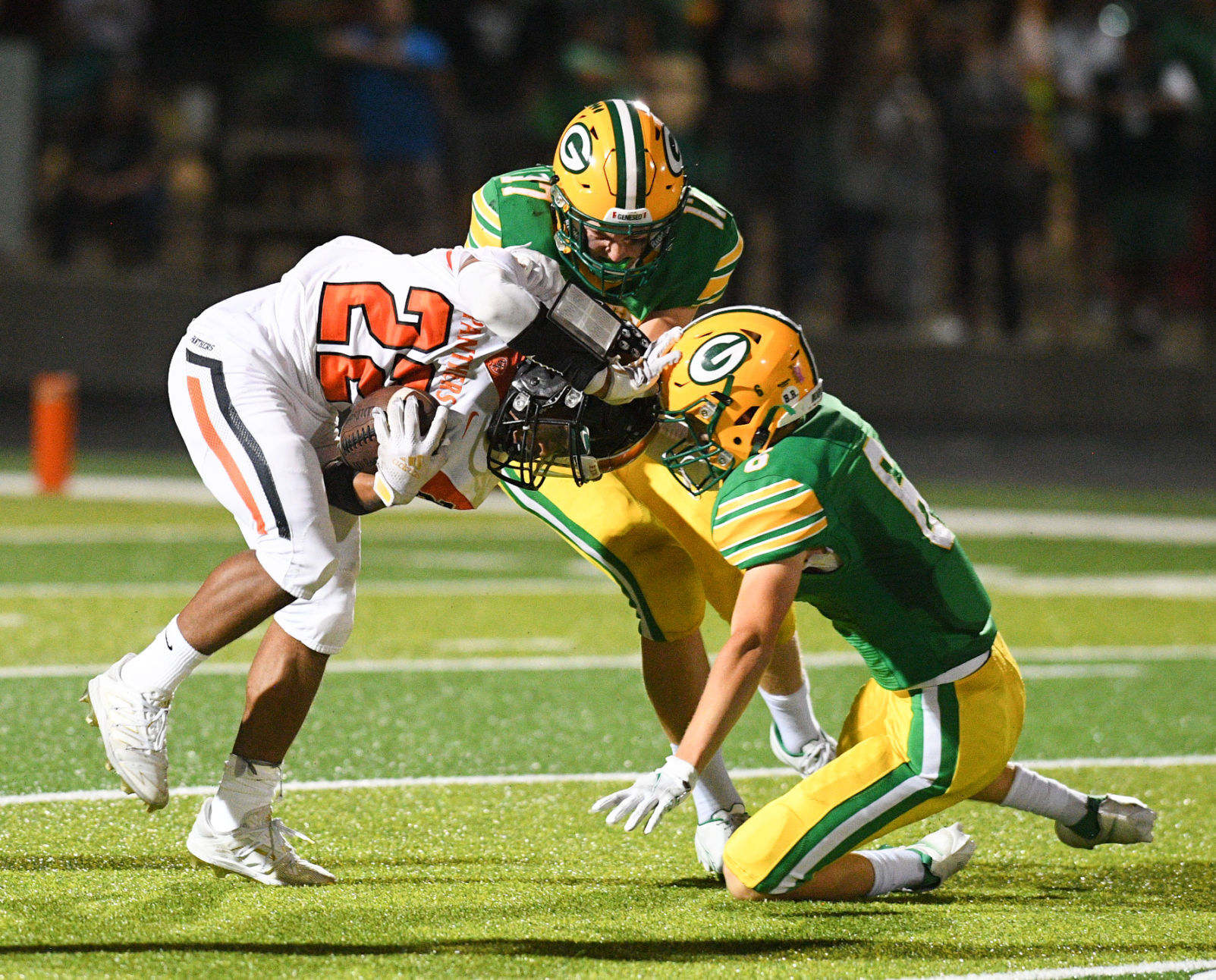 091021-qc-spt-ut-geneseo-fball-030